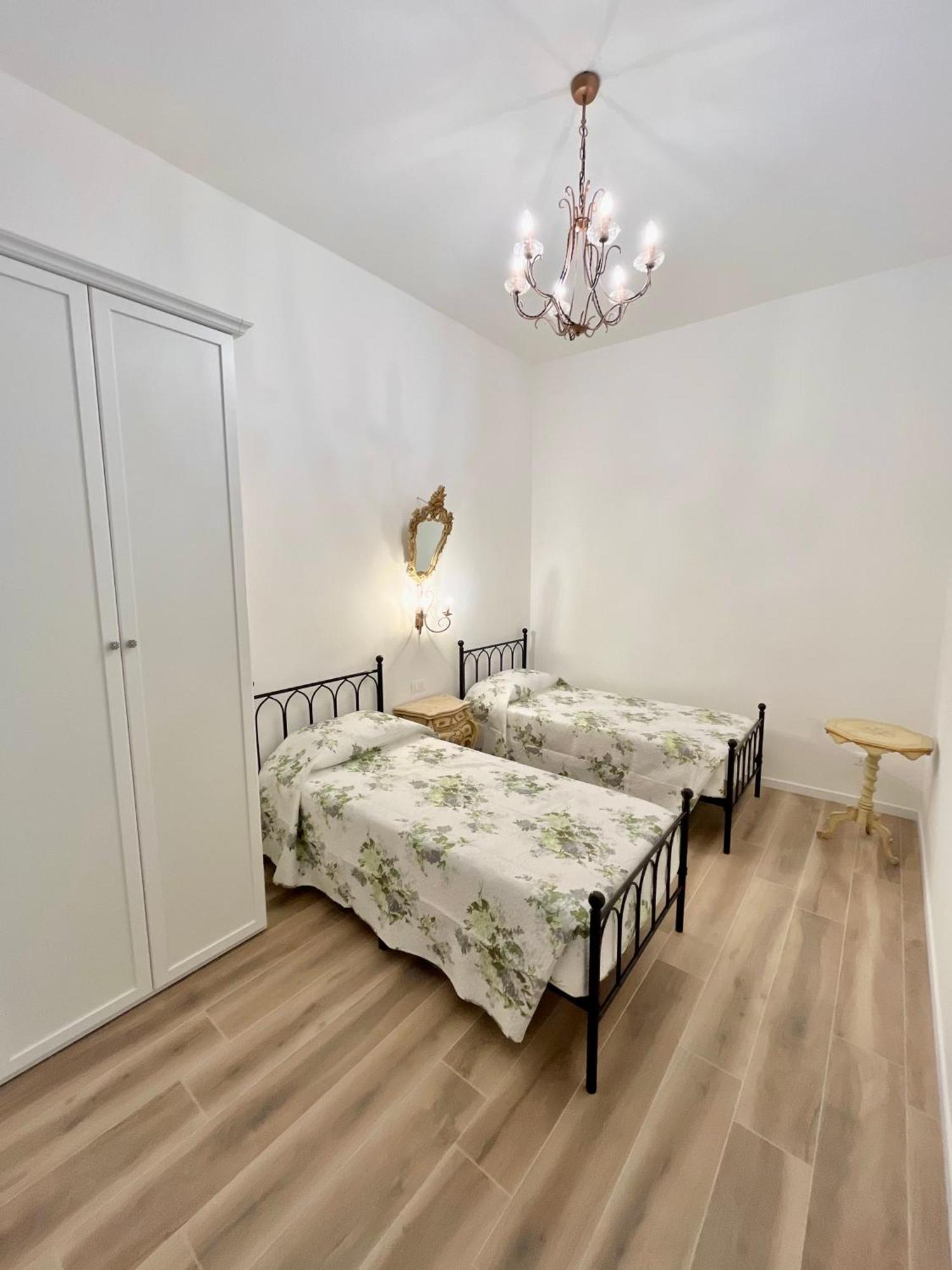 Airoldi Palace Apartment Чоджия Екстериор снимка