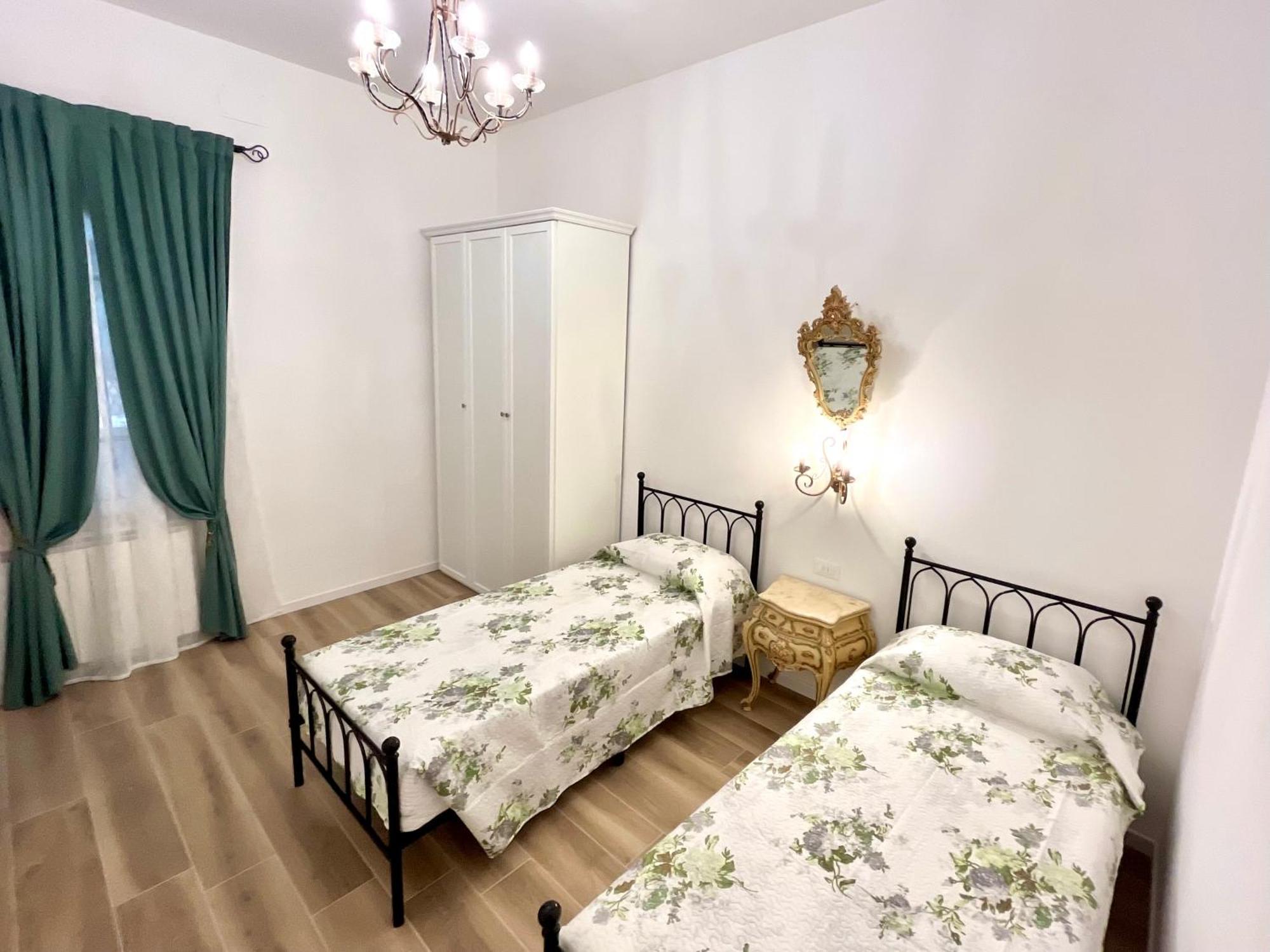 Airoldi Palace Apartment Чоджия Екстериор снимка